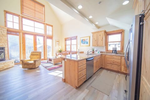 So much natural lighting!