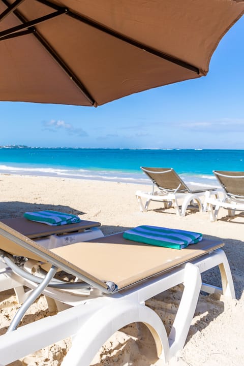 Beach nearby, sun loungers, beach towels