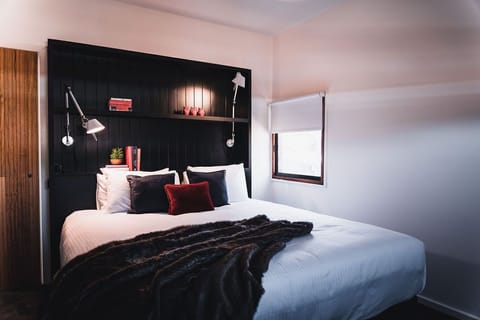 5 bedrooms, iron/ironing board, WiFi