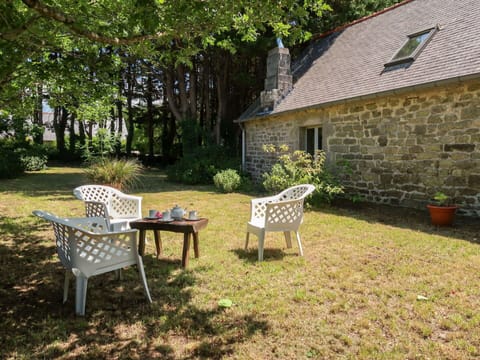 Plant, Furniture, Property, Building, Tree, Leaf, Table, Natural Landscape, Outdoor Table, Window