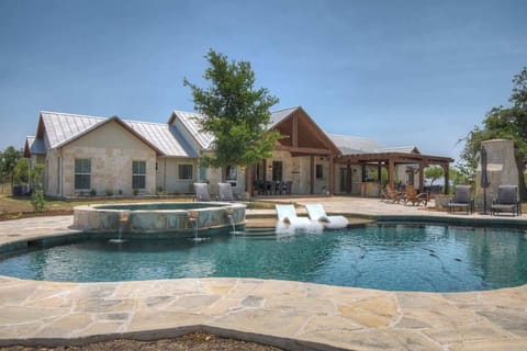 Welcome to Fredericksburg! Come to enjoy this amazing property in the Texas Hill Country! Starry Night Main House