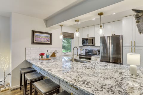 Kitchen | 1st Floor | Dishwasher | Dual Keurig/Drip Coffee Maker