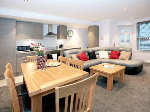 aprtment 2, open plan kitchen diner