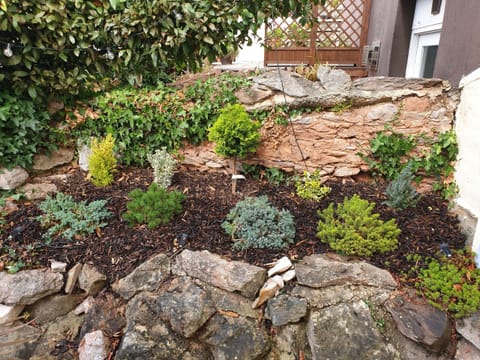 Garden Flat 9 by Day