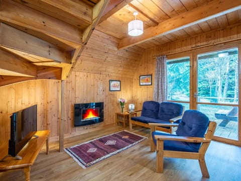 Furniture, Property, Wood, Couch, Interior Design, Floor, Chair, Flooring, Building, Tree