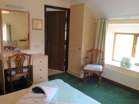 Standard double bedroom.