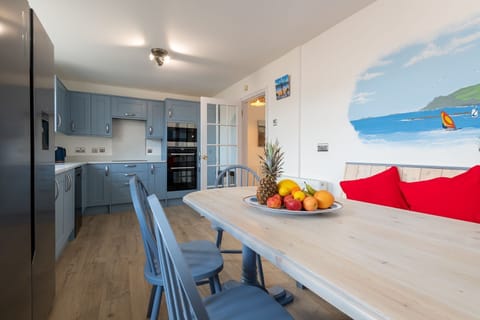 The Moorings - kitchen and breakfast table