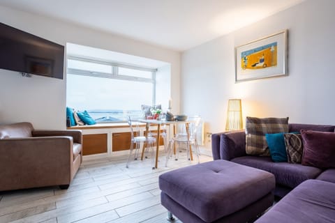 Sunset View - Sofa and Dining Room Table