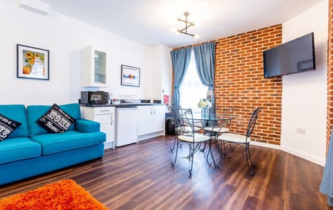 Smart TV with netflix and amazon prime apps