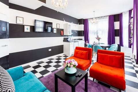 Mad Hatter's Tea Room Large living / dining area