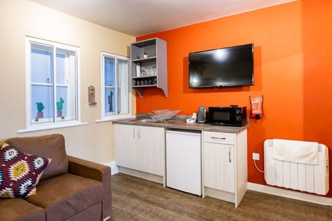 Butch Cassidy's Bunkhouse - Smart TV with netflix and amazon prime apps