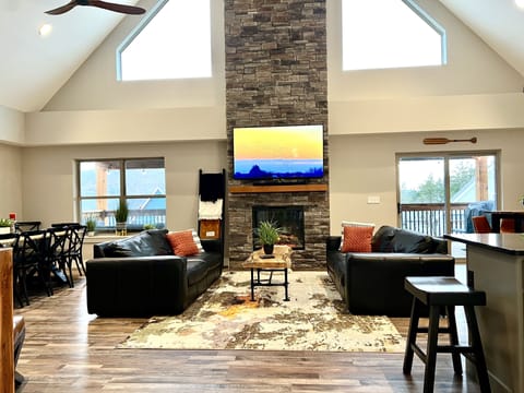 Living room | Smart TV, fireplace, video games