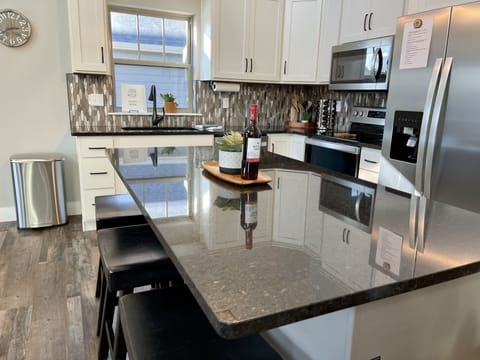 Whether you are dining in or going out, beautiful kitchen for entertaining!