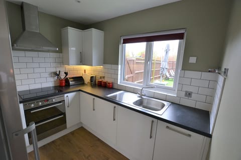 Fully fitted kitchen