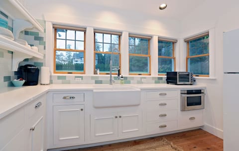 guest house- kitchen