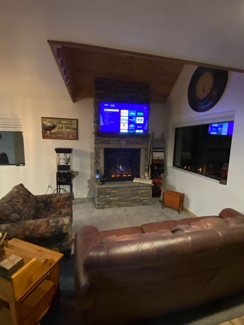 Living room area with 50” flat screen Tv, popcorn machine, gas log fireplace. 