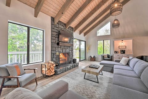 Living area | TV, fireplace, foosball