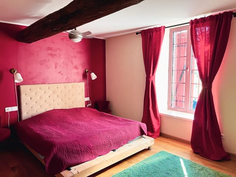 Master bedroom, 18 m2, with 200*180 cm bed and a baby crib. Private bathroom