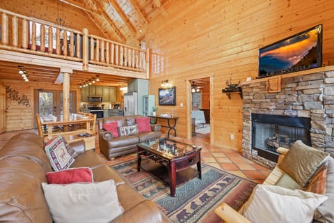 Gas fireplace available Oct 1-April 1