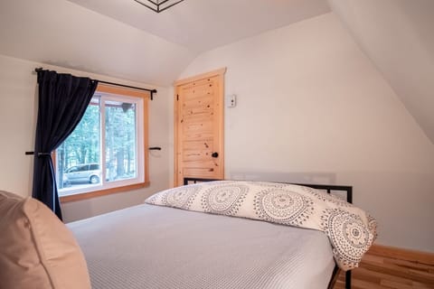 Chalet Stockholm master bedroom