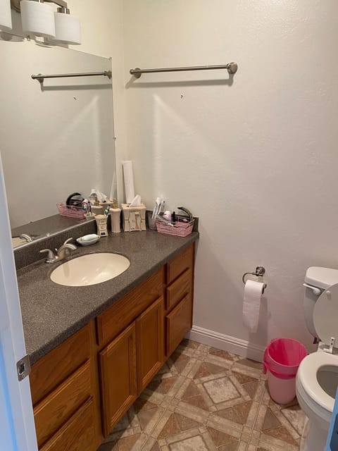 Combined shower/tub, towels, soap