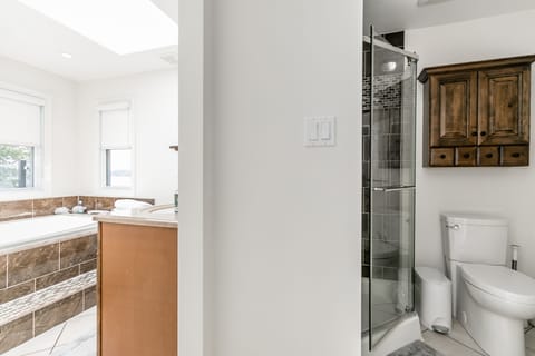 Bathtub, jetted tub, hair dryer, towels