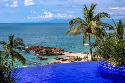 Outdoor pool, an infinity pool