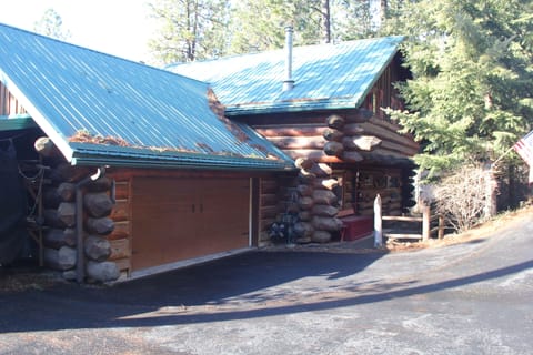 Garage & Shared Driveway 
