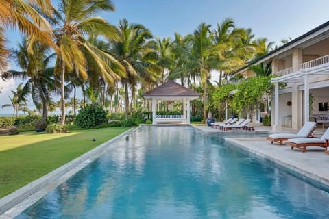 Outdoor pool, an infinity pool