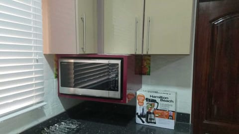 Microwave, cookware/dishes/utensils