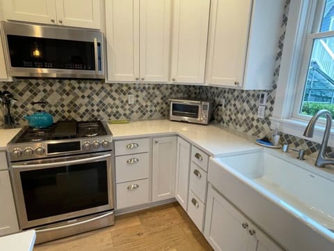 Full-sized Gas Range and Oven