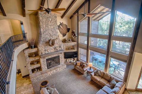 The Elk Lodge-- spacious living room area