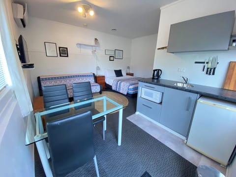 Studio with Heatpump; free wi-fi; Freeview TV