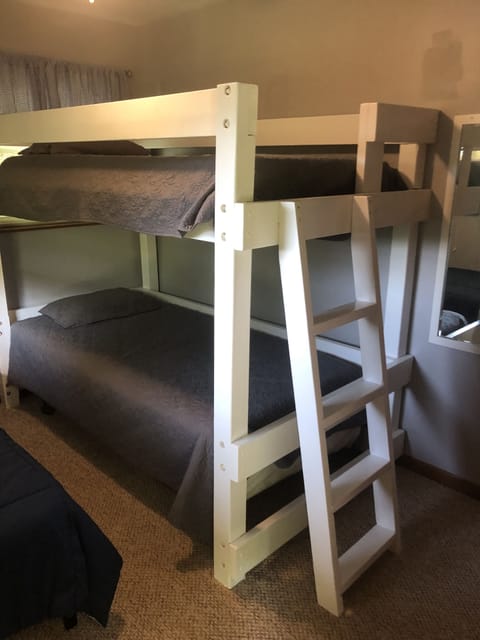 3 bedrooms, travel crib, WiFi, bed sheets