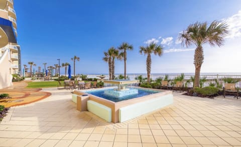 Outdoor pool, an infinity pool