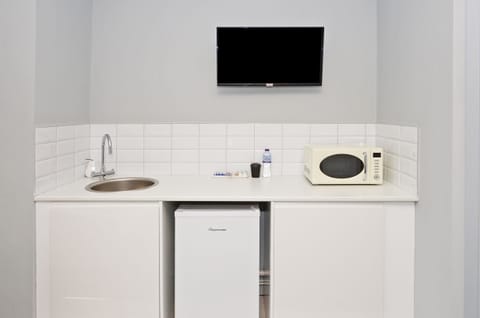 Studio - Private Bathroom & Kitchenette