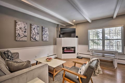 Living area | TV, fireplace