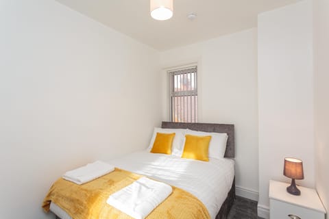 Lemon Suite - Bedroom