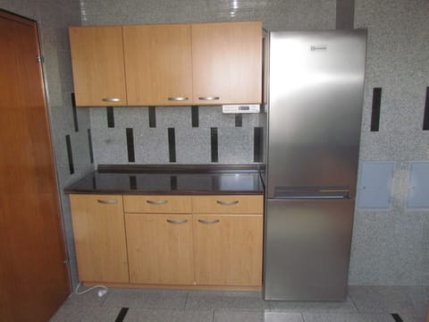 Fridge, oven, dishwasher, highchair