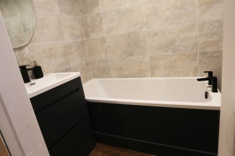 Bathroom | Bathtub, towels