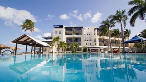 Outdoor pool, an infinity pool