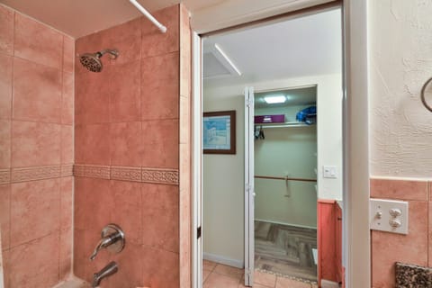 Combined shower/tub