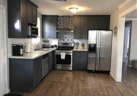 Kitchen equipped all the needs to make a fabulous family dinner