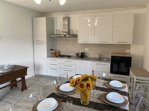 Well equipped kitchen diner