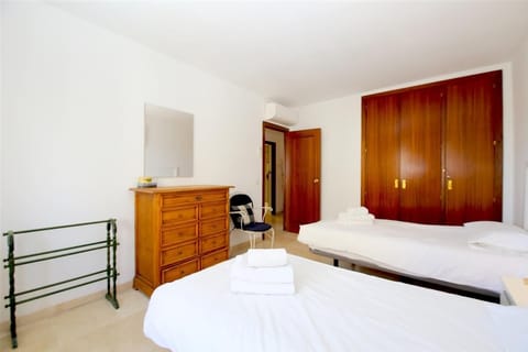 Another picture of the second bedroom equipped with built-in wardrobe