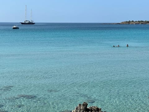 Beach nearby, sun loungers, beach towels