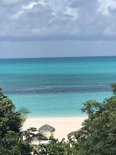 Beach nearby, sun loungers, beach towels