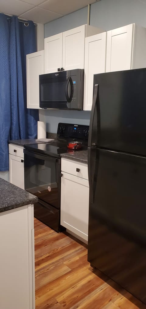 Fridge, microwave, oven, coffee/tea maker