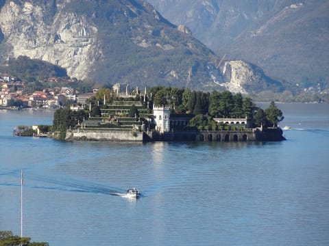 Apartment in Verbania + garden, air/con and WiFi, a few steps from Lake Maggiore Apartment in Verbania