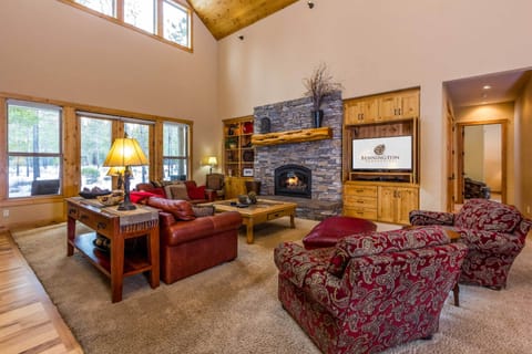 Living area | Flat-screen TV, fireplace, foosball